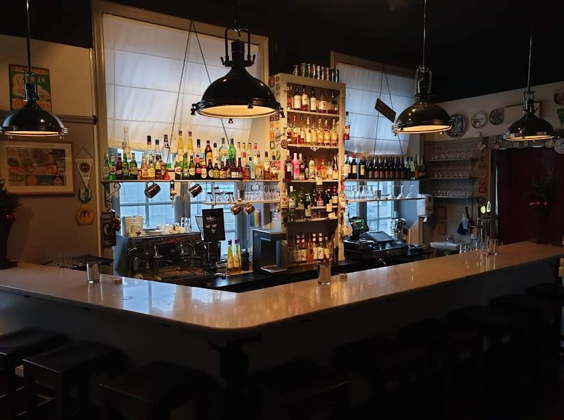 Bistro & bar