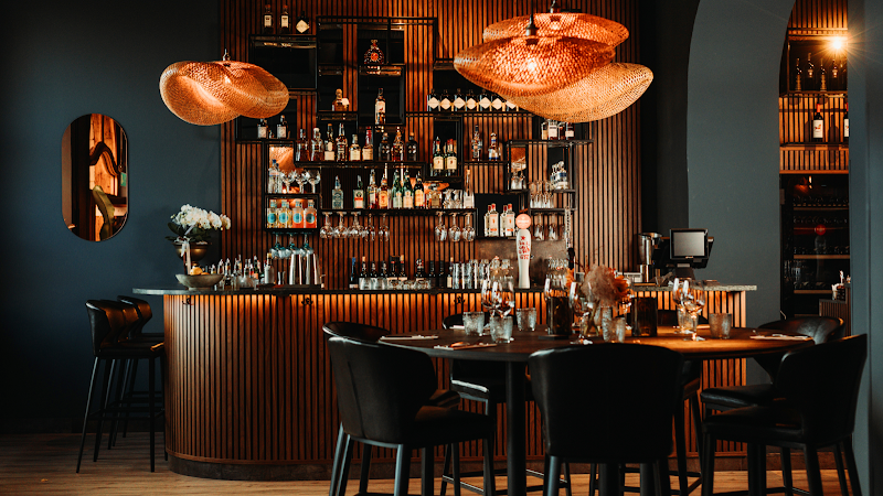 Diplomat & Bar