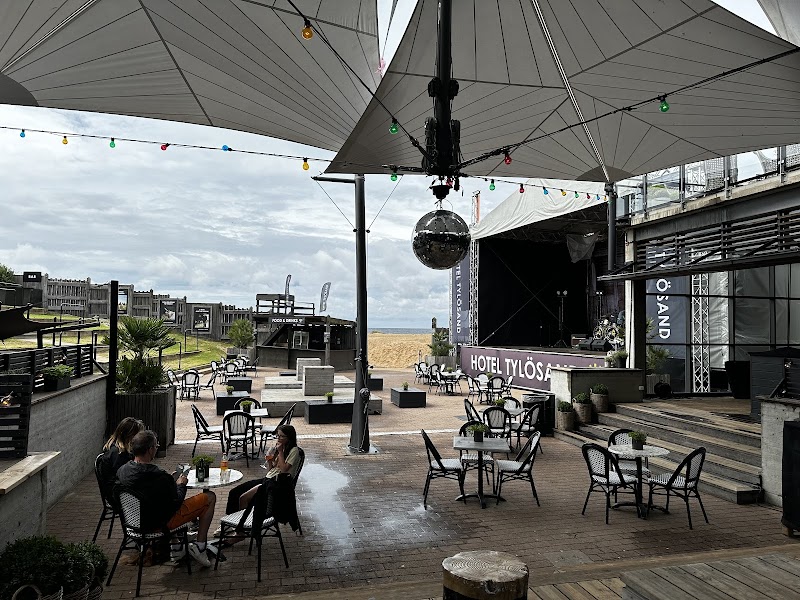 Leif's Bar & Grill