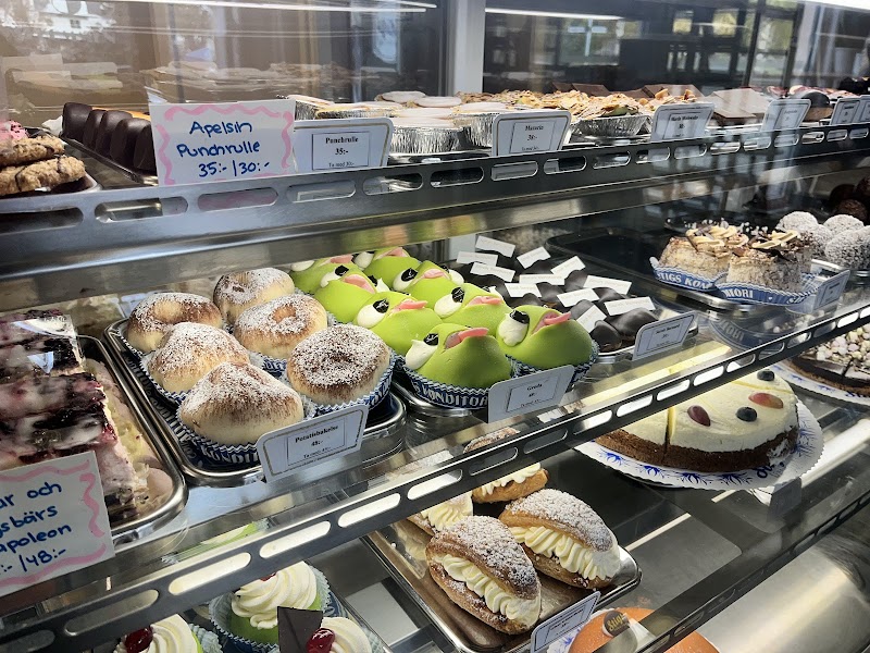 Ainas Café